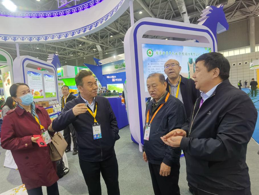 內(nèi)蒙古1400多種有機(jī)、綠色農(nóng)畜產(chǎn)品亮相中國(guó)綠色食品博覽會(huì)和中國(guó)國(guó)際有機(jī)食品博覽會(huì)